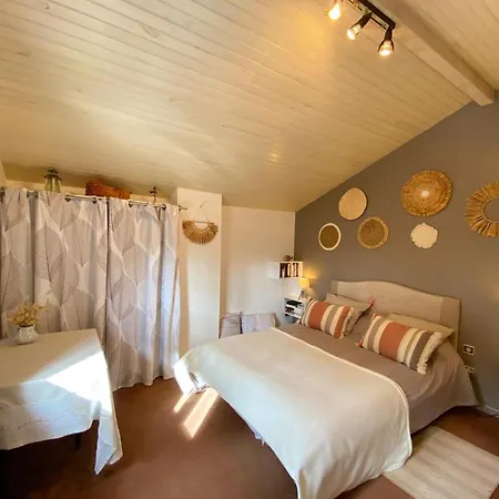 Home, Grayan-et-l'hopital, Cleaning Included Holiday home